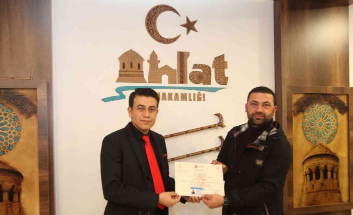 Ahlat’ta eğitimini tamamlayan genç çiftçi ve girişimciler sertifika aldı