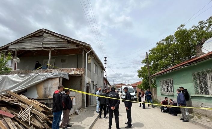 Annesini öldüren çocuğa 19 yıla kadar, azmettirici babaya ağırlaştırılmış müebbet hapis talebi