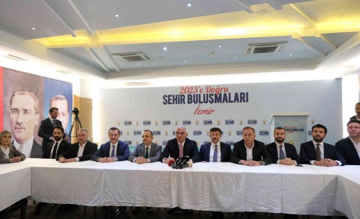 Bakan Ersoy, İzmir’de restorasyonu devam eden eski Tekel fabrikasında incelemelerde bulundu