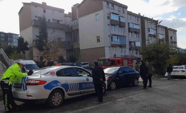 Balkonda başlayan yangın evin içine sıçradı