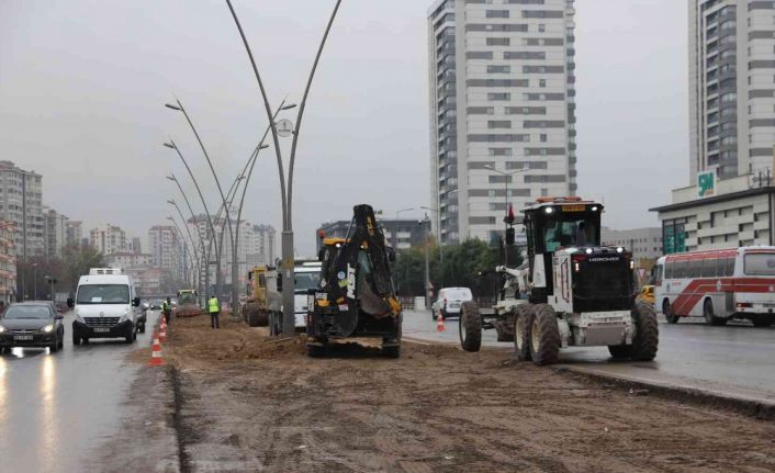 Başkan Büyükkılıç: “MKP Bulvarı’nda 47 iş makinası ve 100 personel ile çalışıyoruz”