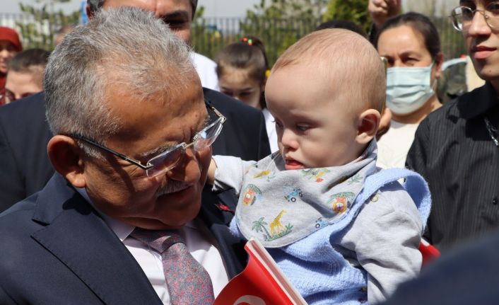 Başkan Büyükkılıç: “Türkiye’ye örnek olan Engelsiz Yaşam Merkezi’mizde 290 öğrenci ile yüzler gülüyor”