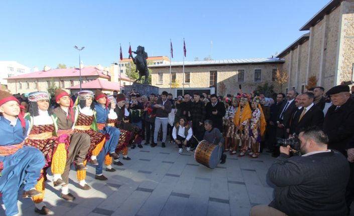 Bayburt’ta, Yıldızlar Türkiye Şampiyonası öncesi kortej yürüyüşü yapıldı