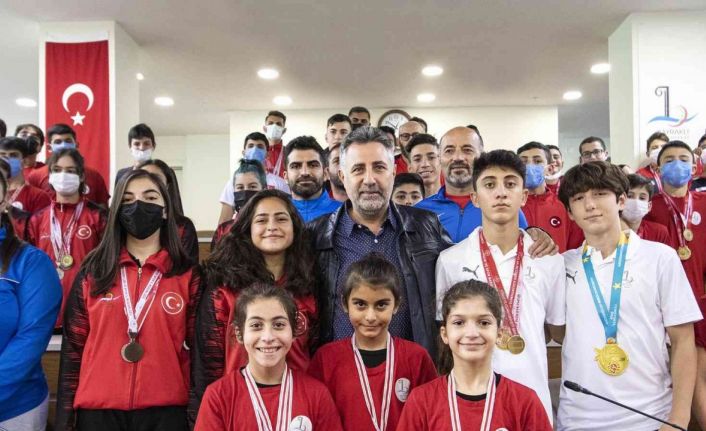 Bayraklı Belediyesi’nden 3 yılda 666 madalya
