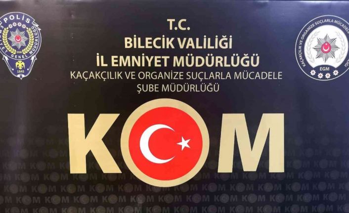 Bilecik’te bir araçta yapılan aramada av tüfeği ve tabanca ele geçirildi