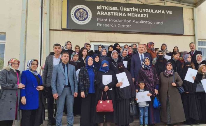 Bitkisel üretim uygulama ve araştırma merkezinde çiftçilere eğitim verildi