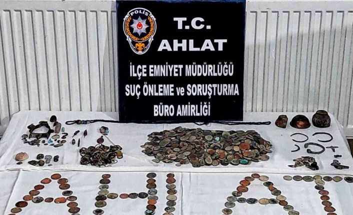 Bitlis’te sikke ve tarihi eser ele geçirildi