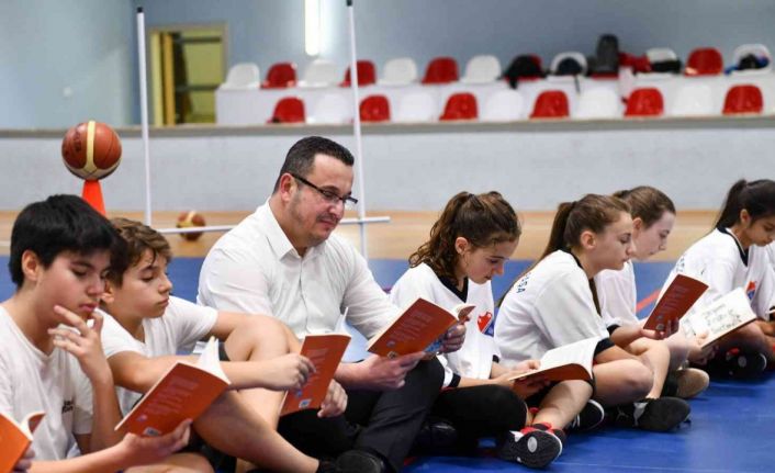 Bu takımdaki sporcular kitap okumadan maça başlayamıyor