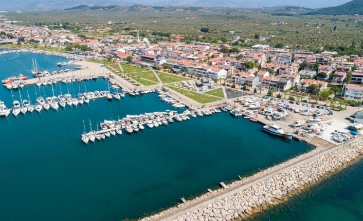 Burhaniye Yat Limanı ve Balıkçı Barınağı kıyı balıkçılığı işletme belgesi aldı