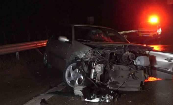 Bursa’da bariyerlere vuran otomobile arkadan gelen TIR çarptı: 1’i ağır 2 yaralı