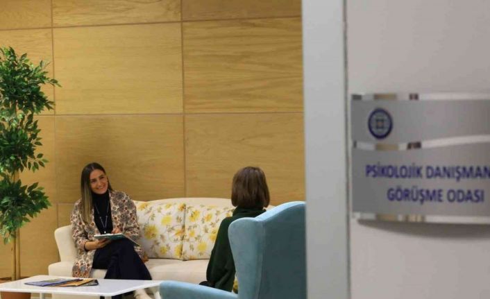 Büyükşehir, danışma merkezleri ile kadınların yanında