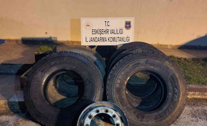 Çalıştığı işletmeye ait kamyon lastiklerini ve jantını satan şüpheli yakalandı