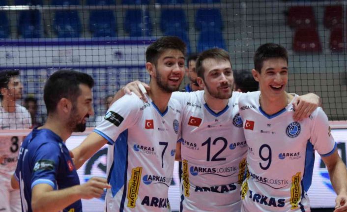 CEV Voleybol Cup: Caruur Volley Gent: 2 - Arkas Spor: 3