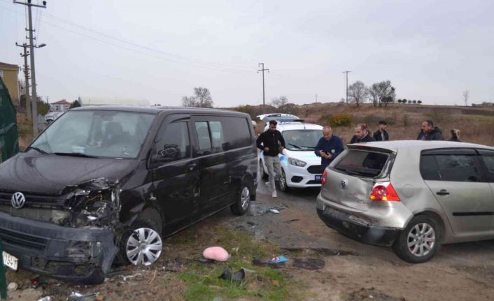 Çorlu’da sağanak yağış kazaları beraberinde getirdi: 3 yaralı