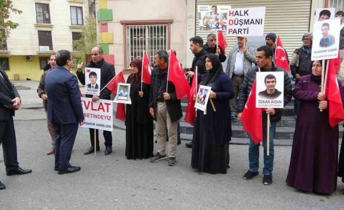 Dışişleri Bakan Yardımcısı Kaymakcı, Diyarbakır annelerini dinledi