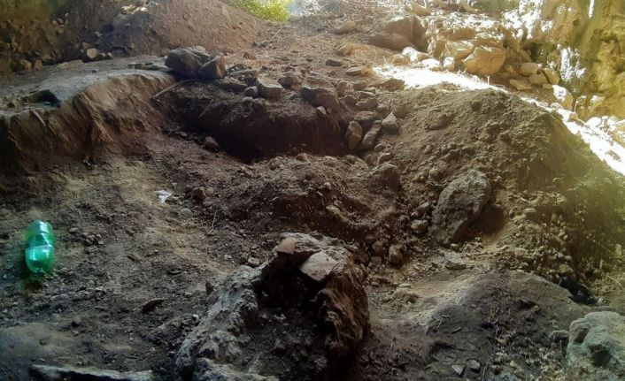 Doğaseverler Latmos’a ve kaçak kazılara dikkat çekti