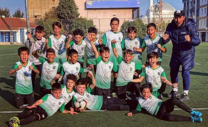 Efelerli minikler turnuvada şampiyon oldu