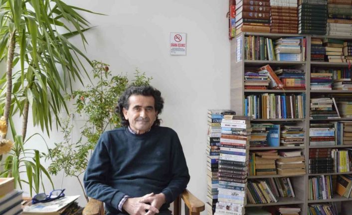 Emekli doktor sahafın bin kitapla başlayan serüveni 15 bin kitaba ulaştı