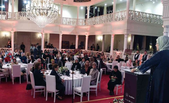 Emine Erdoğan: “Kadını hakikatinden kopararak yeniden şekillendirmeye çalışan bir gündemin içindeyiz”