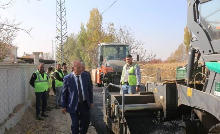 Ereğli Belediyesi sıcak asfalt çalışmalarını sürdürüyor