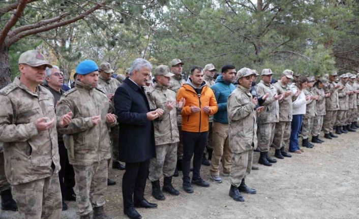 Erzincan’da şehit askerler ve terörle mücadelede başarılı olunması için kurban kesildi