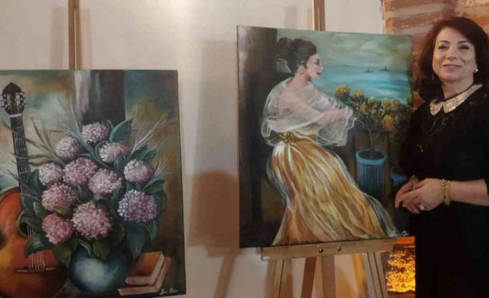 Ev hanımlığını ressamlığı taşıyan Sema Çakır, renkleri tablolarında dans ettirdi