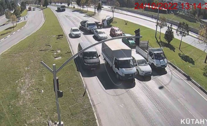 Farklı illerde dikkatsizlik sonucu meydana gelen trafik kazaları KGYS görüntülerine yansıdı