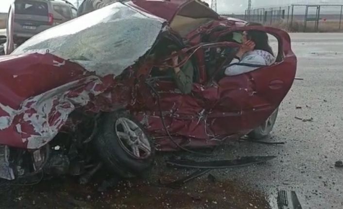 Feci kazada polis memuru baba ile oğlu hayatını kaybetti, 2’si ağır 3 kişi yaralandı