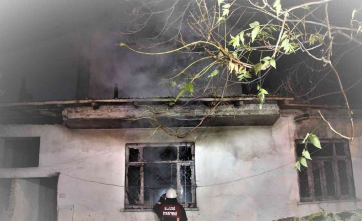 Gece yarısı facianın eşiğinden dönüldü: Yangına uykusunda yakalandı