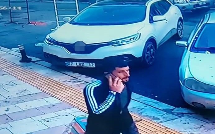 Girdiği apartmandan hem pazar arabası hem de 2 damacana zeytinyağı çalan hırsız yakalandı