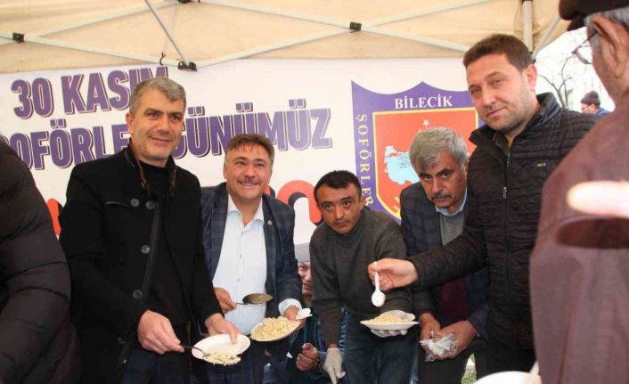 Günlerini kutlayıp 2 bin kişiye pilav dağıttılar