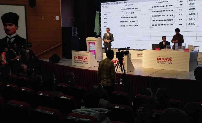 Hakkari’de TOKİ kurası heyecanı