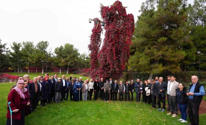 Huzurevi sakinlerini konuk etti