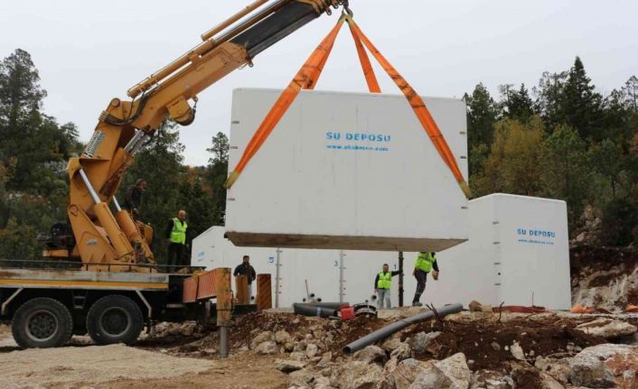 İbradı’da köy okulu tadilatı, yol, parke taşı ve mezarlıkta namaz kılma alanı yapıldı
