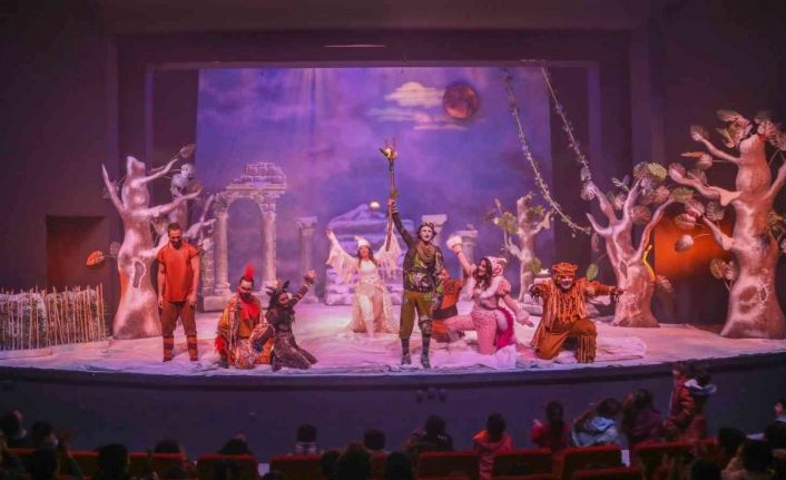 İlkokul öğrencileri tiyatro ile buluşuyor