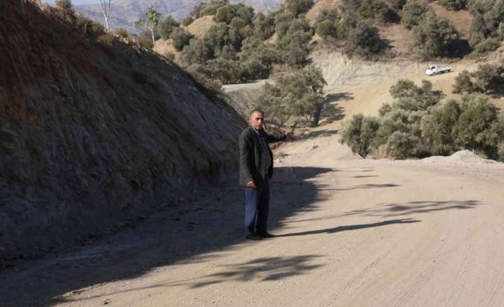 İncirliova’da birçok mahallenin yolunu 13 kilometre kısaltan çalışmaya devam ediliyor