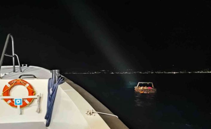 İzmir açıklarında 15 göçmen kurtarıldı