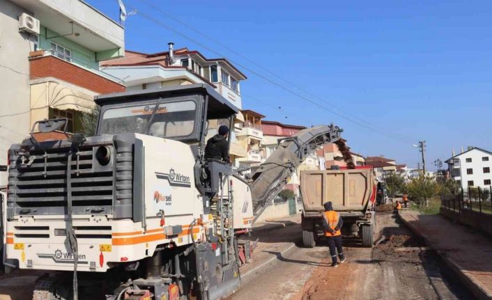 İzmit’te asfalt çalışmaları devam ediyor