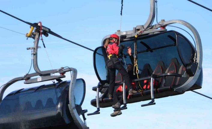 JAK timlerinden kış öncesinde kayak merkezinde nefes kesen kurtarma tatbikatı