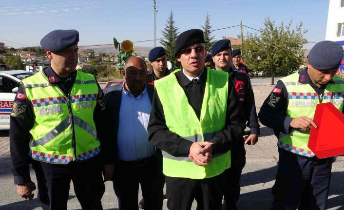Jandarma ekipleri ölümlü trafik kazalarını önlemek için yoğun mesai harcıyor