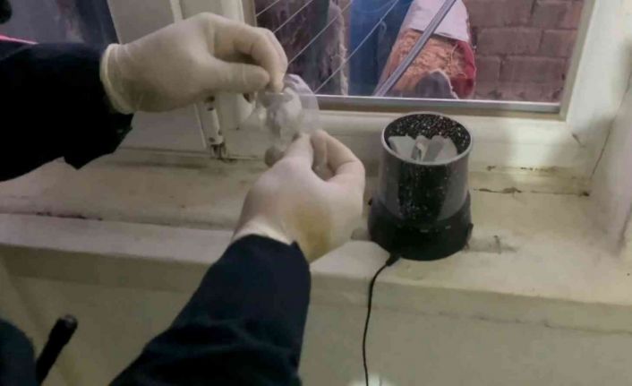 Jandarmanın operasyonunda gece lambasından uyuşturucu çıktı