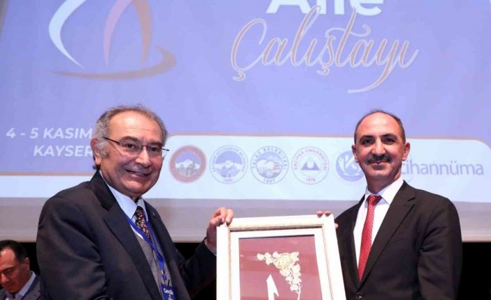 KAEÜ Rektörü Vatan Karakaya, Kayseri’de ‘Gençlik ve Aile Çalıştayına’ katıldı