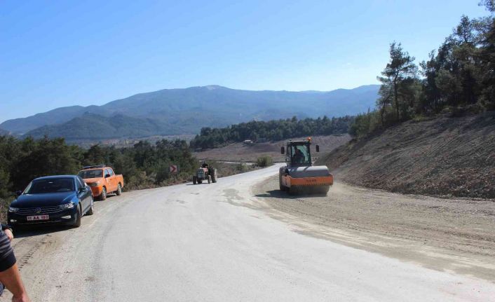 Kaymakam Ünal yol çalışmalarını yerinde inceledi