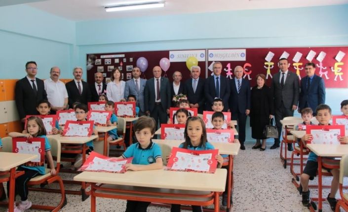 Kayseri’de binlerce öğrenci ders başı başı yaptı