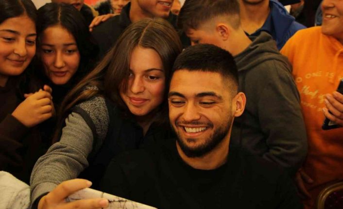 Kayserisporlu oyuncular, Tomarza’da öğrencilerle buluştu