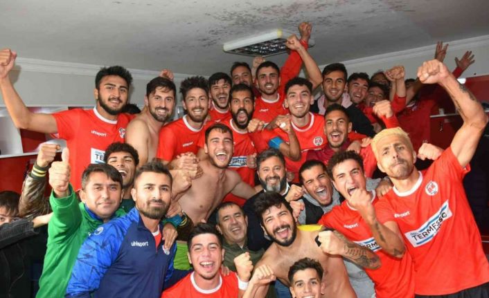 Kırkgöz Döşemealtı Belediyesi Gençlik ve Spor Kulübü Futbol A Takımı zirveye  oynuyor