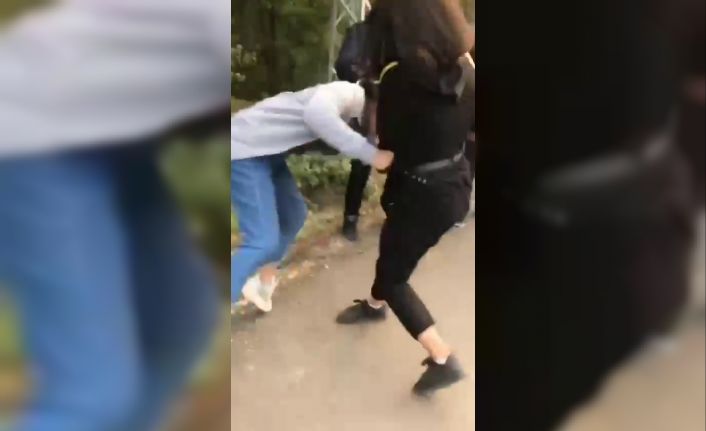Kız öğrenciler saç saça kavga etti, o anları gülerek kayda aldılar