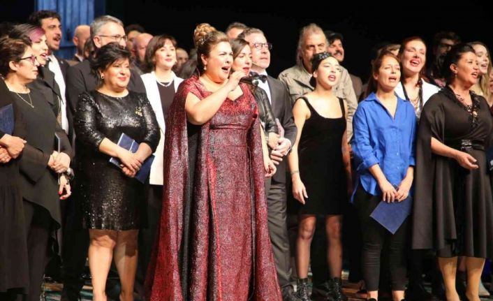 Kocaeli Şehir Tiyatroları 25. yılını kutladı