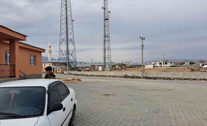 Kuduz hastalığından hayatını kaybeden çocuğun köyünde endişeli bekleyiş