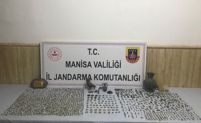 Kula’da tarihi eser operasyonu: 2 bin 385 adet tarihi eser ele geçirildi